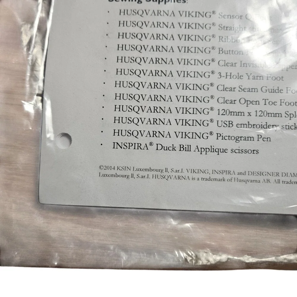 Husqvarna Viking Designer‎ Diamond Royale Holiday Ornaments Pillow Kit NWT